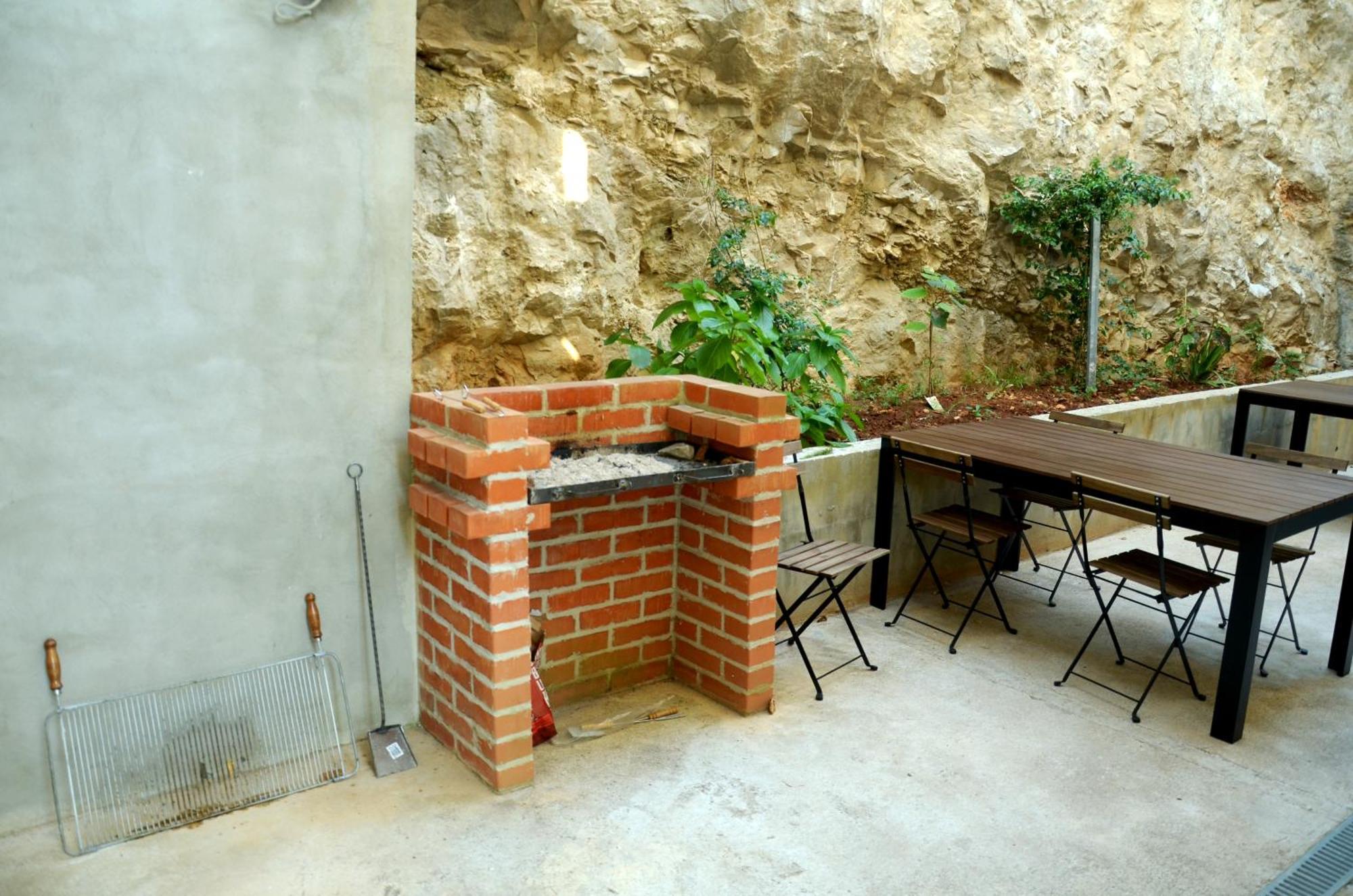 Lozna Residence Postira Exterior photo