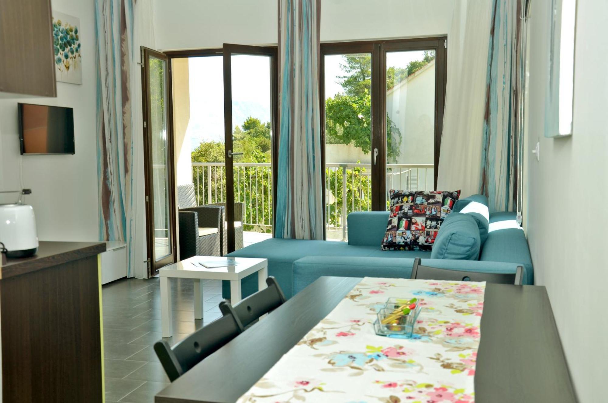 Lozna Residence Postira Exterior photo
